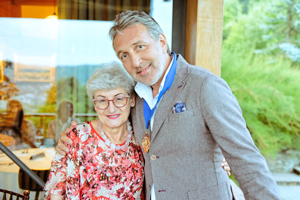 After a successful year of leading the Rotary Club Sarajevo
International Delta, Ms. Zeljka Mudrovcic handed over the reins to incoming
president, Mr. Haris Pinjo at an induction dinner held at the Golf Club
Sarajevo on 3 July 2019.

<br>